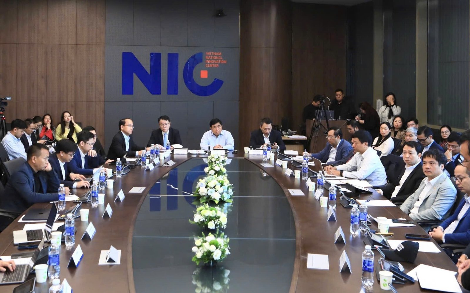 VNQuantum Proposes Strategic Directions for Vietnam’s Quantum Technology in a Meeting with the Deputy Prime Minister.